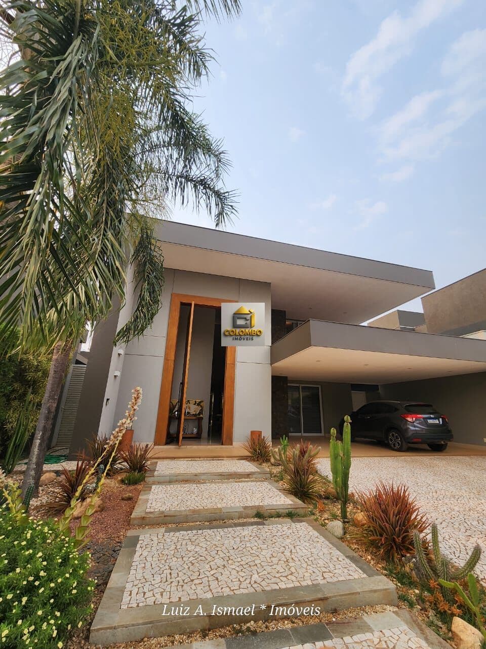 Casa Alto Padrão á venda em Cond. ECO VILLAGE
