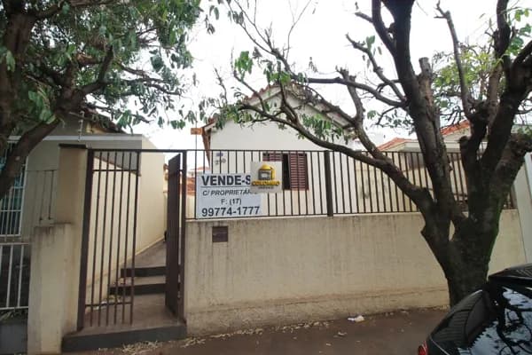 CASA À VENDA – EXCELENTE OPORTUNIDADE
