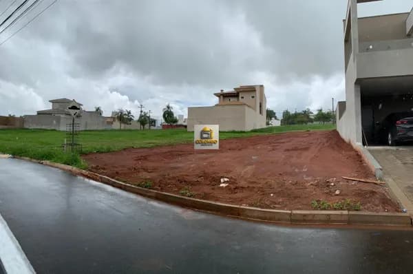 Vende-se Terreno em Condomínio