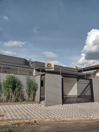 VENDE-SE BELÍSSIMA CASA EM VOTUPORANGA – BAIRRO FRIOZI