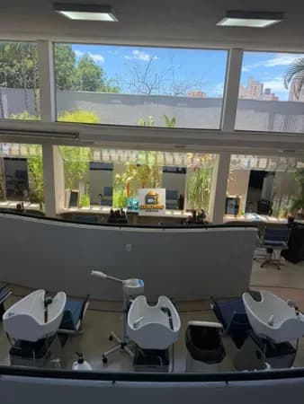 PRÉDIO COM SALÃO DE BELEZA DE ALTO PADRÃO À VENDA