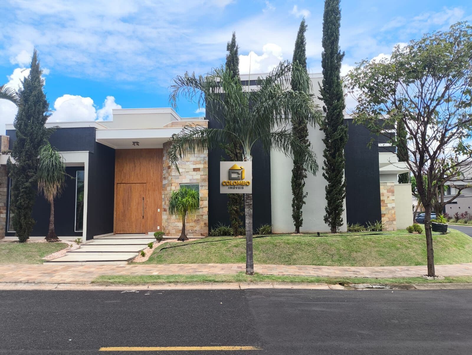 Vende-se Casa no Condomínio Damha V