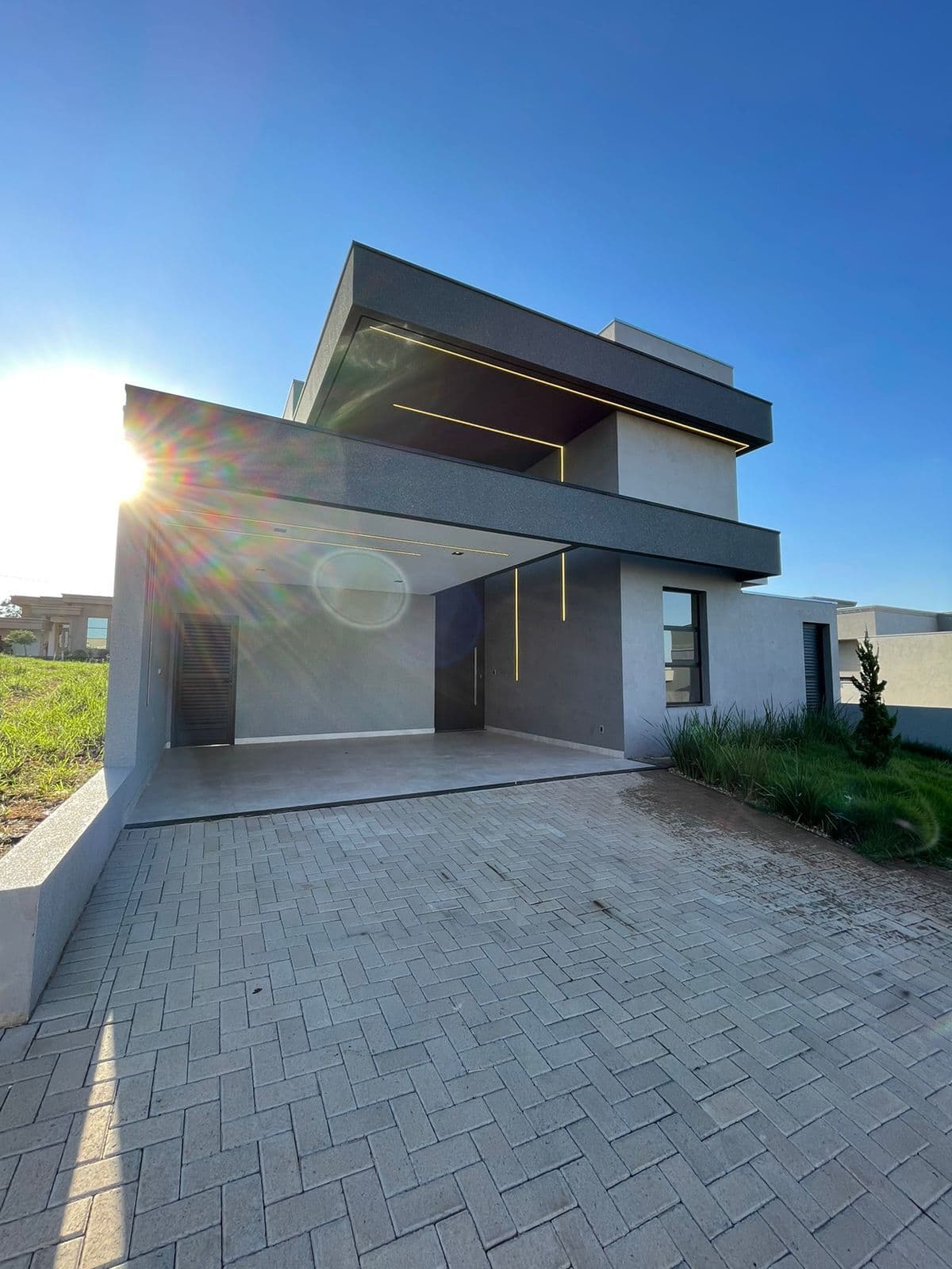 VENDA- CASA TÉRREA - 3 SUÍTES – COND. VILLAGE PROVENCE
