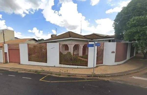VENDA- EXCELENTE CASA COM 3 SUÍTES - BOA VISTA - UNIRP