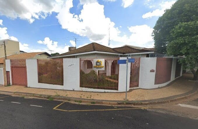 VENDA- EXCELENTE CASA COM 3 SUÍTES - BOA VISTA - UNIRP