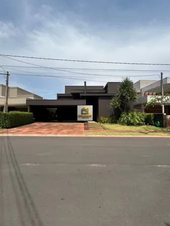 Vende-se Casa no Condomínio Damha V
