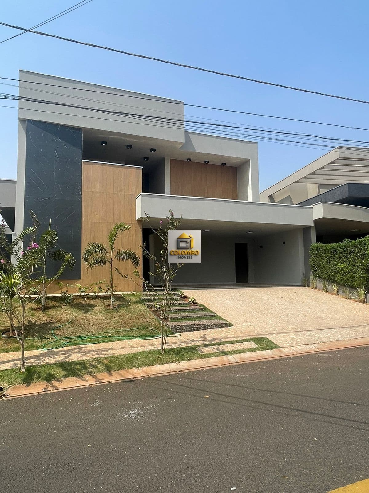 Vende-se Casa no Condomínio Damha VI