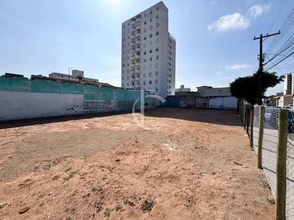 Terreno comercial de esquina - Centro