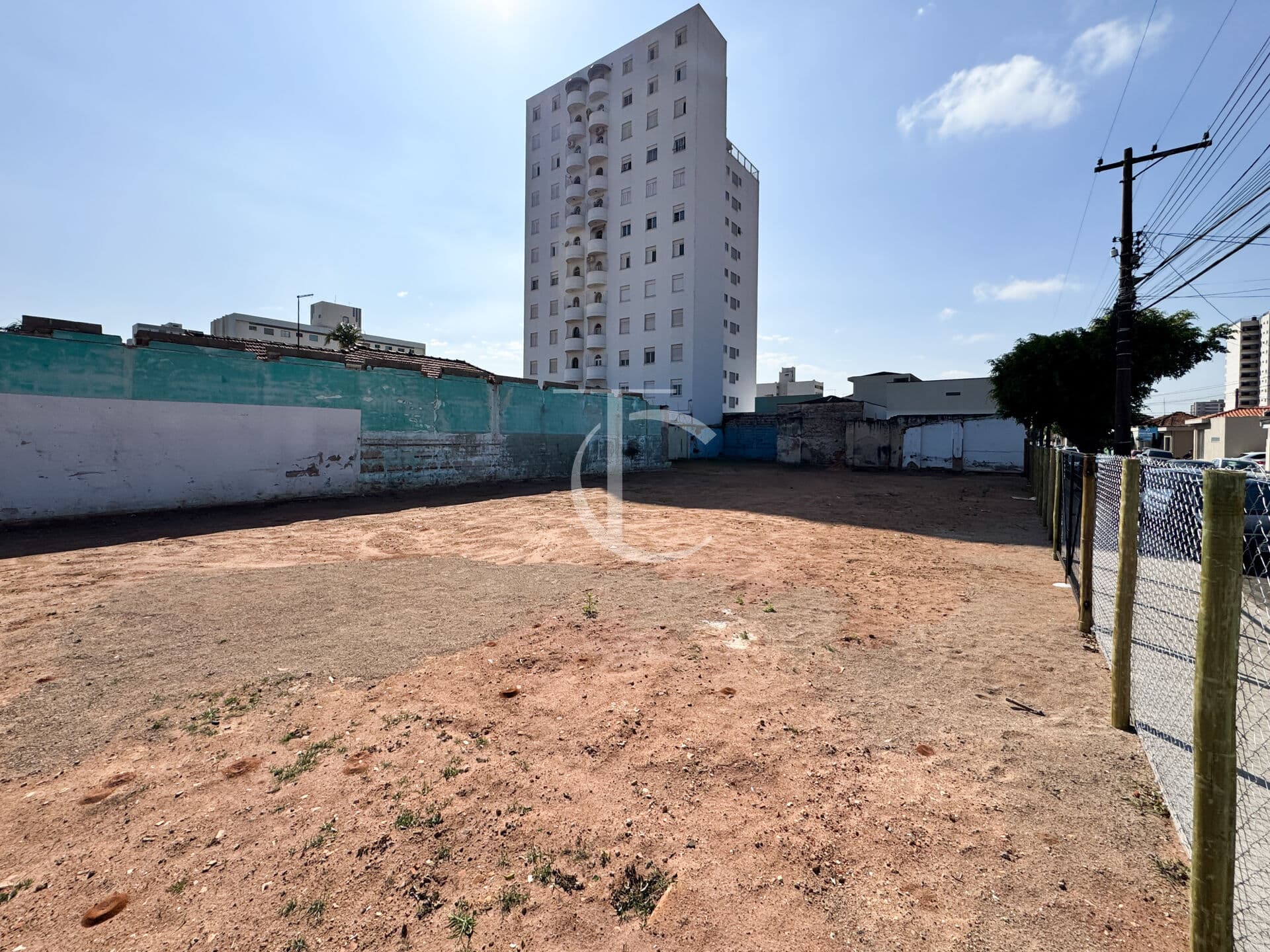 Terreno comercial de esquina - Centro