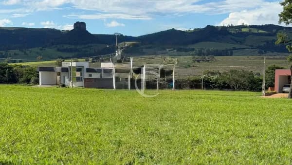 Terreno no condomínio Estância Cavalinno