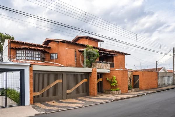 Casa com potencial para clínica - Santa Cruz
