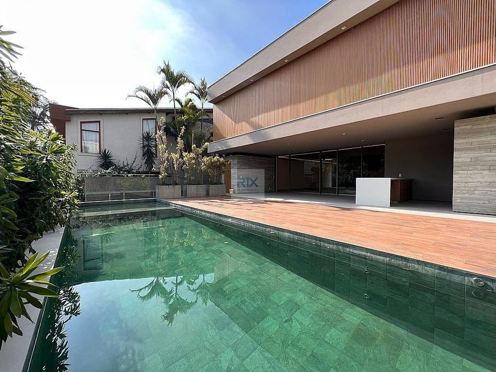 Casa de Alto Padrão à venda em Alphaville – 4 suítes, 622m² – Barueri/SP