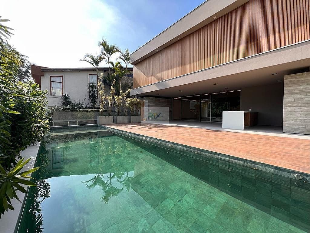 Casa de Alto Padrão à venda em Alphaville – 4 suítes, 622m² – Barueri/SP