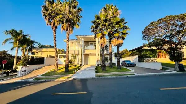Casa Neoclássica de Alto Padrão no Quinta das Paineiras com 4 Suítes