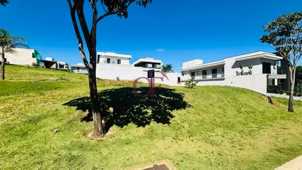 Terreno 390 m² em declive no Condomínio Brisas Jundiaí/SP
