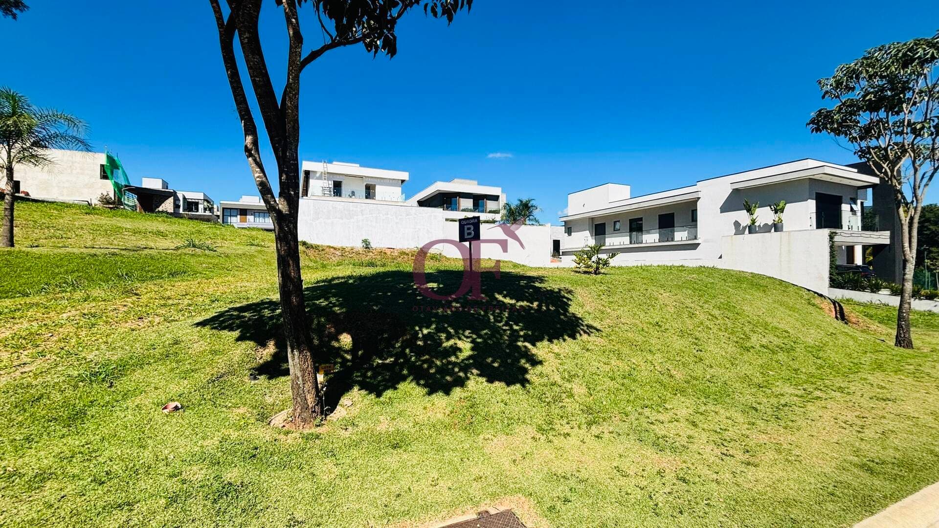 Terreno 390 m² em declive no Condomínio Brisas Jundiaí/SP