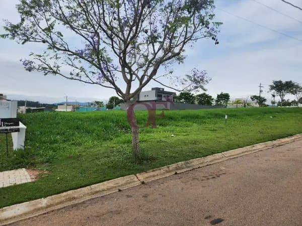 Terreno 800 m² no Residencial Terras da Alvorada