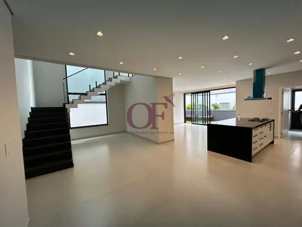 Casa em Condomínio com 3 Suítes, Piscina e Área Gourmet