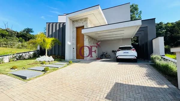 Casa no Condomínio Pecan com 4 Suítes, Energia Solar e Vista Permanente para a Mata