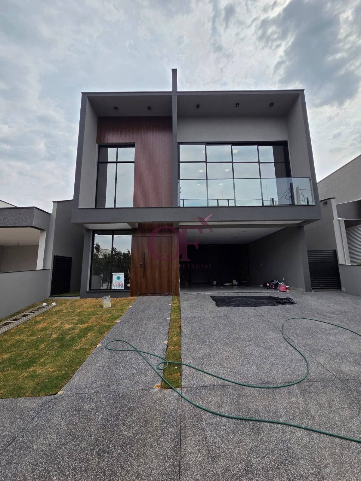 Casa Alto Padrão no Gran Ville São Venâncio com Piscina Aquecida e 3 Suítes