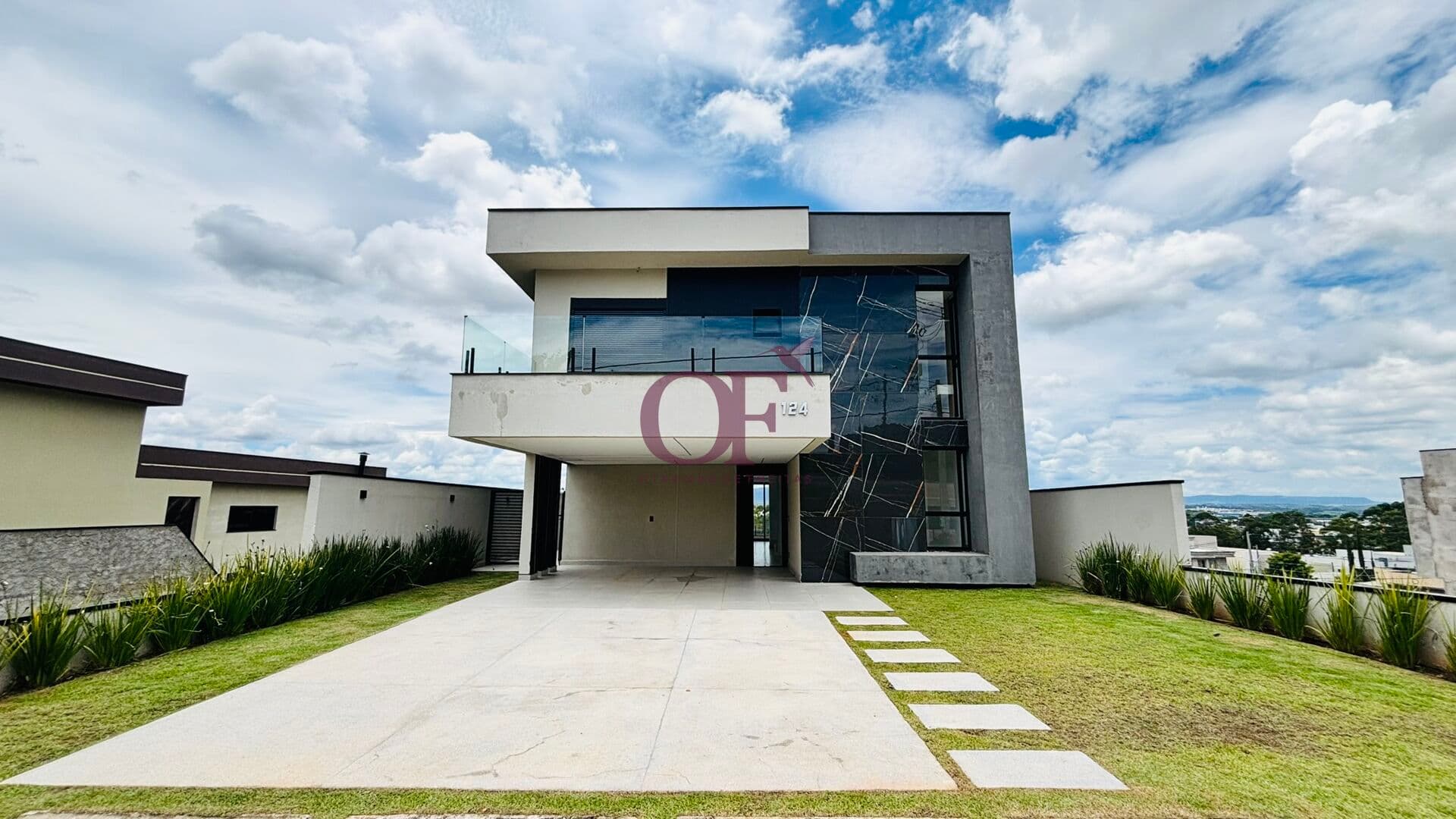 Casa de Luxo com Vista Permanente para a Serra do Japi e Piscina Infinita