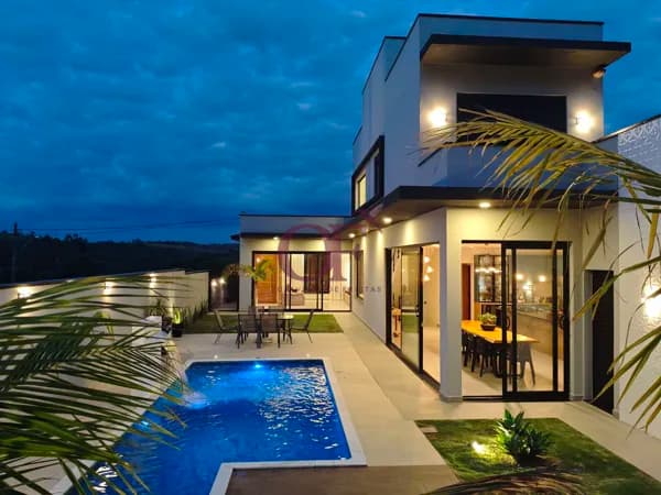 Casa Moderna com 3 Suítes, Piscina com Cascata e Energia Solar