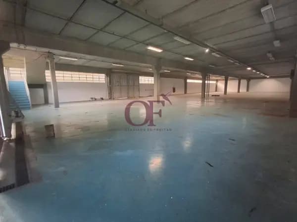 Locação de galpão 2.643 m², pré-moldado, piso 6 t/m² e pátio 700 m² – Tulipas, Jundiaí/SP
