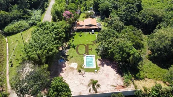 Chácara em Jundiaí com 6.240m², Piscina e Terreno 100% Plano