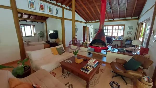 Condomínio Fazenda Campo Verde, Caxambu: Casa de Alto Padrão com 4 Suítes, Piscina e 331m² em Jundiaí
