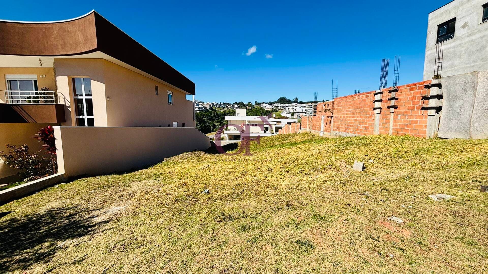 Terreno 791 m² em declive no Condomínio Brisas Jundiaí/SP – Lazer, segurança e vistas