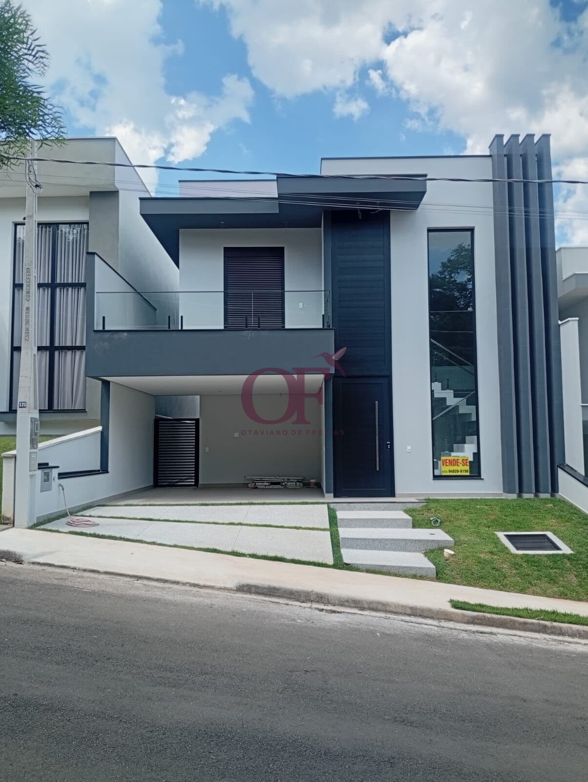 Sobrado Moderno com 3 Suítes e Pé-Direito Duplo – 234m² Construídos
