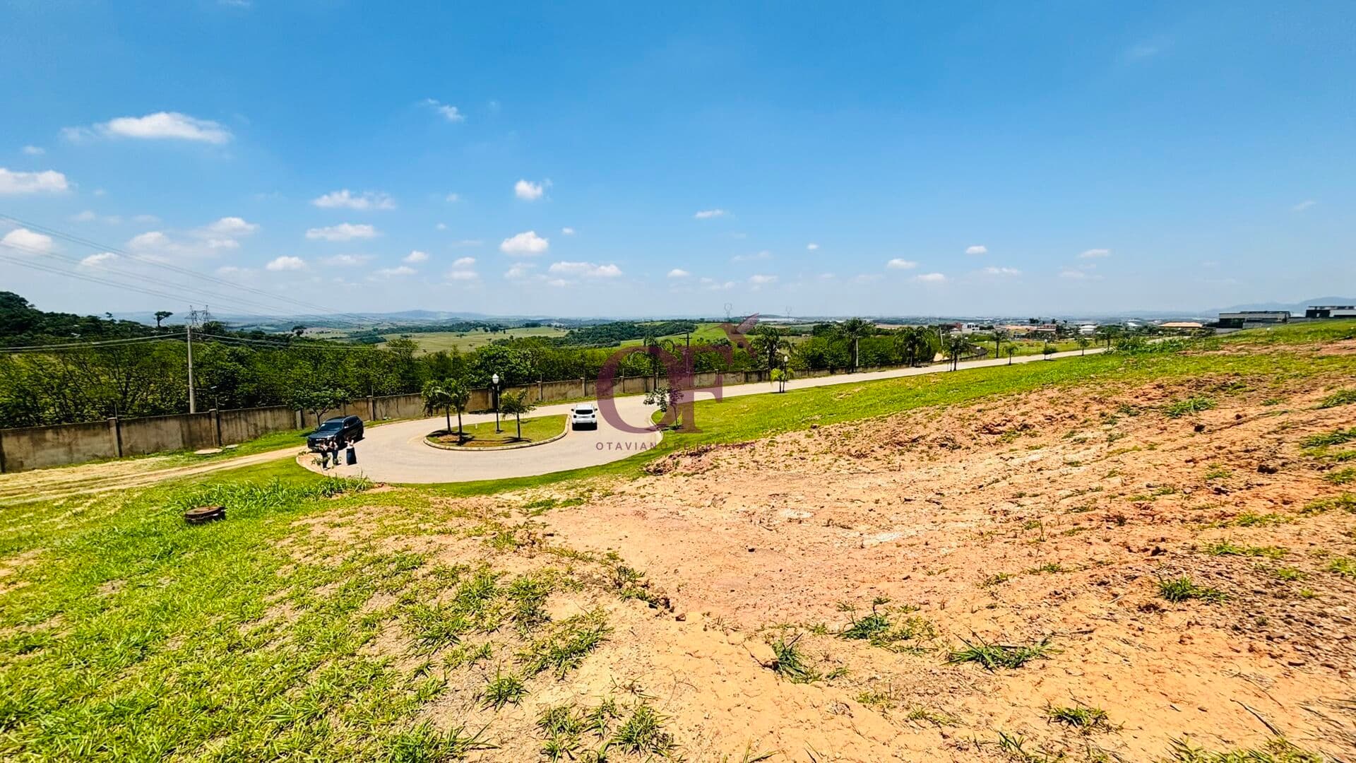 Terreno 811m² no Fazenda Serra Azul II – Vista para Serra e Hopi Hari