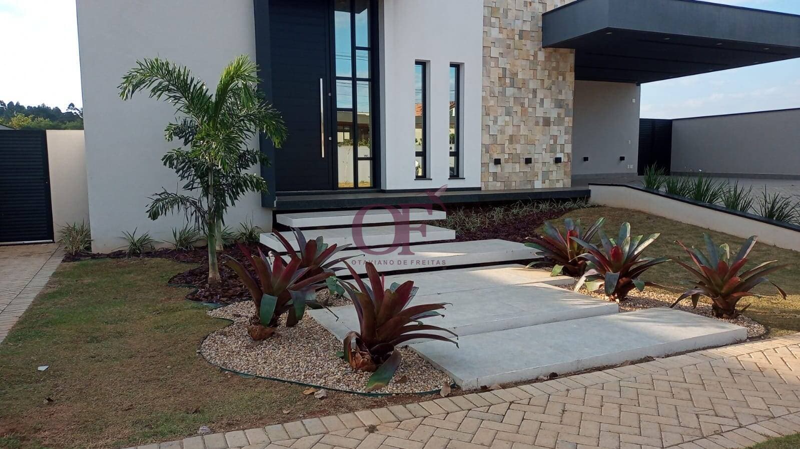 Casa de Alto Padrão no Terras da Alvorada com 4 Suítes e Piscina Aquecida