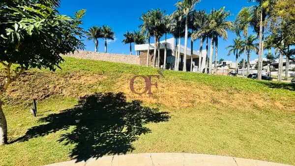 Terreno 634 m² em declive no Condomínio Brisas Jundiaí/SP – Potencial para projeto em níveis