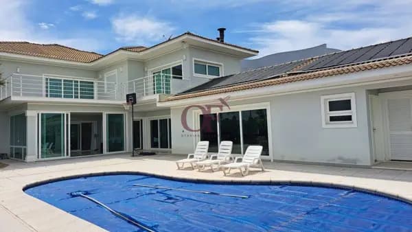 Casa Térrea de Luxo no Portal Japy Golf Club com Piscina Aquecida