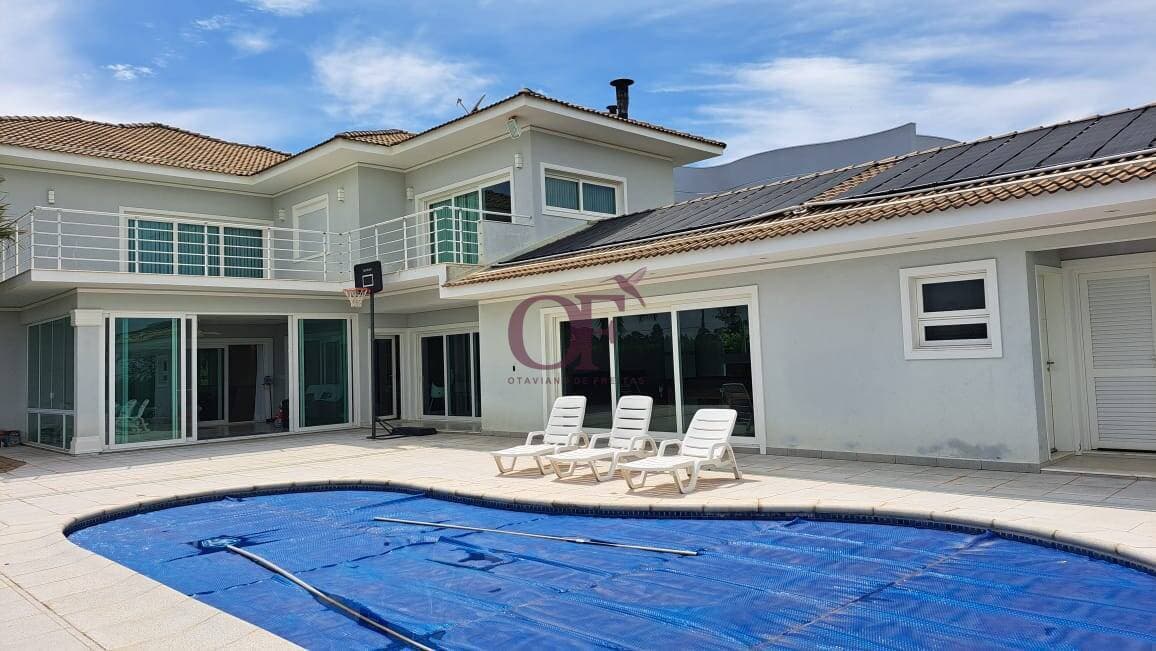 Casa Térrea de Luxo no Portal Japy Golf Club com Piscina Aquecida