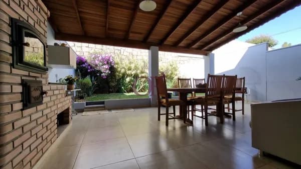 Casa à Venda no Condomínio Chácara das Palmeiras Imperiais