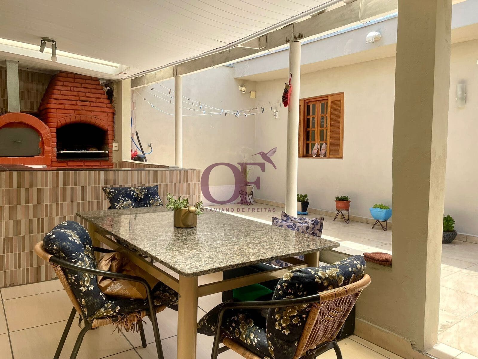 Casa Térrea à Venda com Edícula