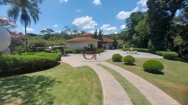 Casa Cinematográfica no Fazenda Campo Verde com Terreno de 6.611 m²