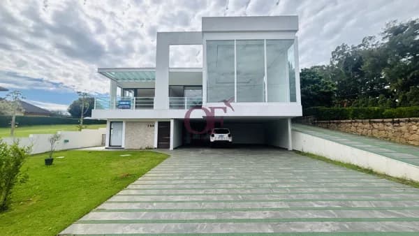 Casa de Frente para o Lago no Portal da Concórdia com 5 Suítes Master
