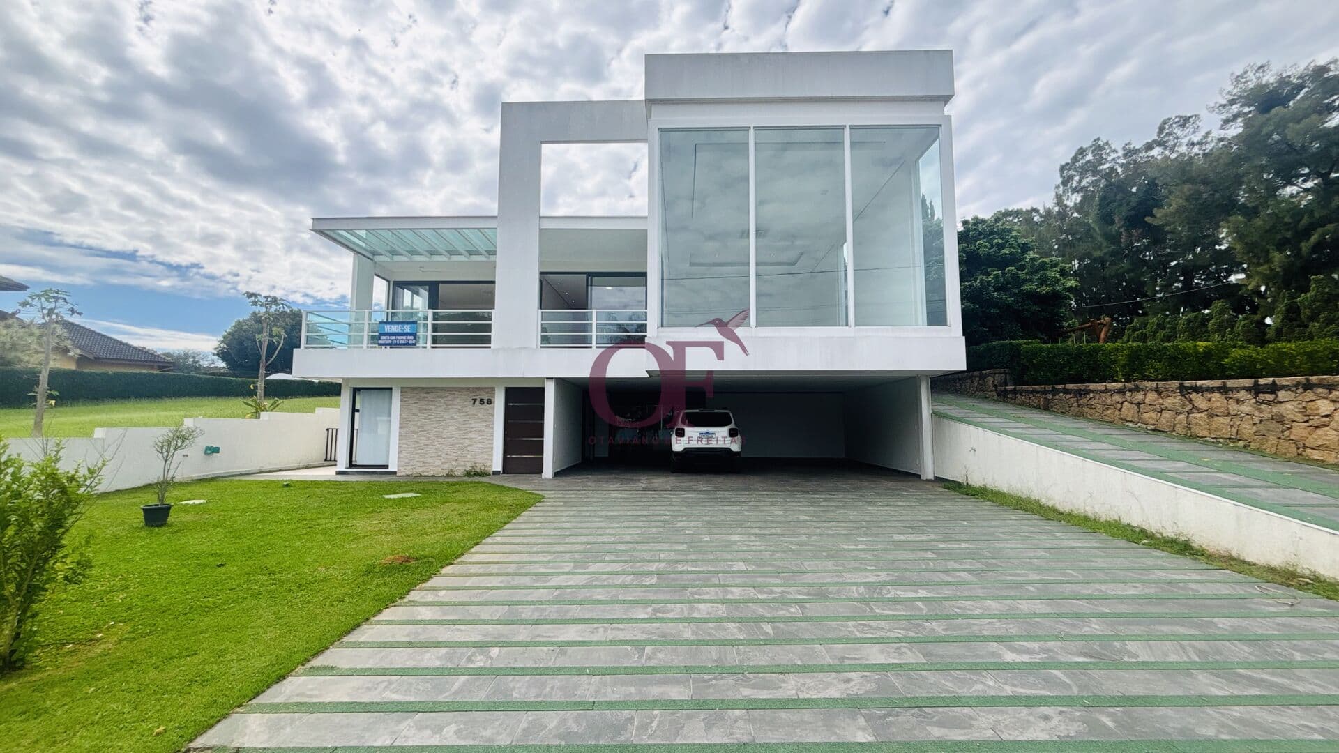 Casa de Frente para o Lago no Portal da Concórdia com 5 Suítes Master