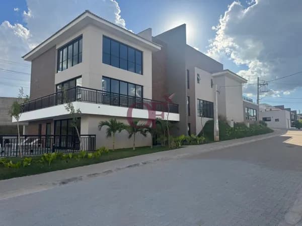 Casa Nova em Condomínio Clube no Medeiros com Suíte, Quintal e 2 Vagas