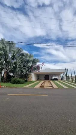 Casa de Luxo no Residencial dos Lagos com Piscina Aquecida e Terreno de 1.316 m²