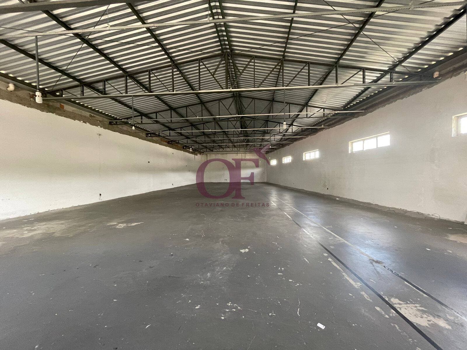 Ponto comercial 920 m² (2 andares) com 5 vagas no Centro de Itupeva/SP