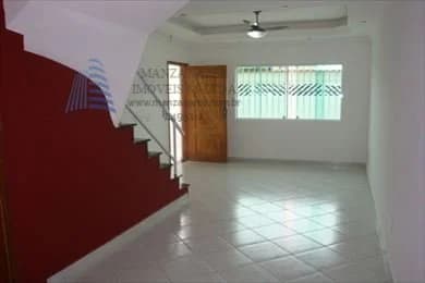 Casa Sobrado para Venda em Vila Cascatinha São Vicente-SP