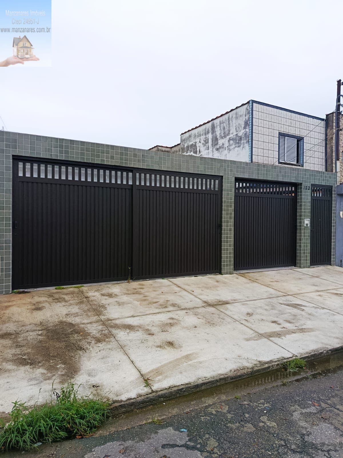 Casas em condomínio 1 quarto com garagem coletiva.