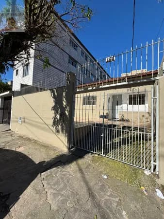 Casa térrea 2 quartos com garagem