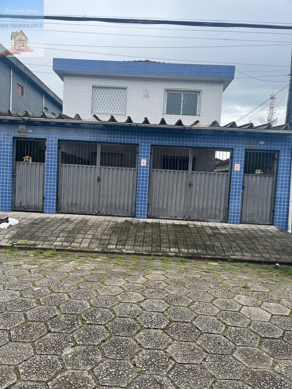 Sobreposta alta 1 quarto, sala, cozinha com garagem