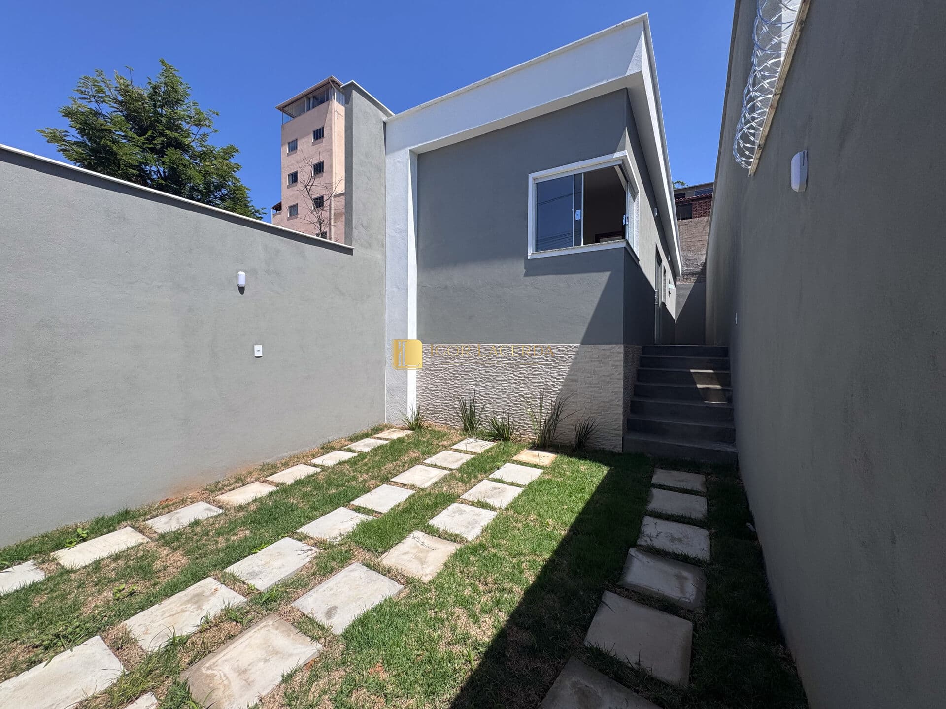 Casa independente à venda no bairro Morada do Sol