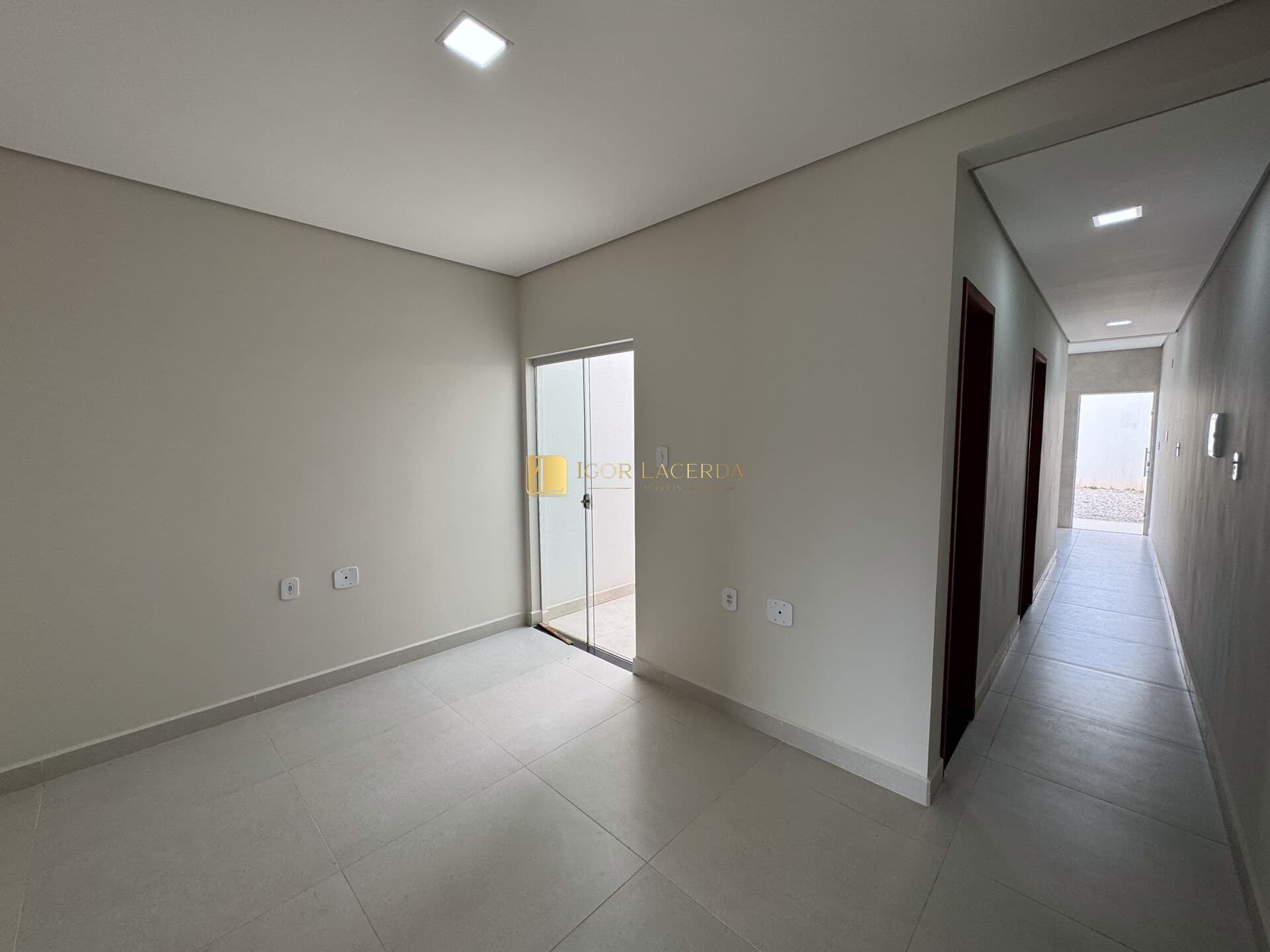 Casa geminada à venda no bairro Parque Bandeirantes